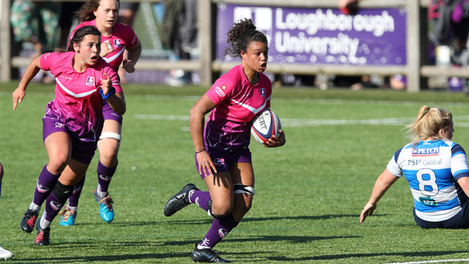 Amelia Harper bursts through. Photo credit: David Crawford / www.stillsport.com)